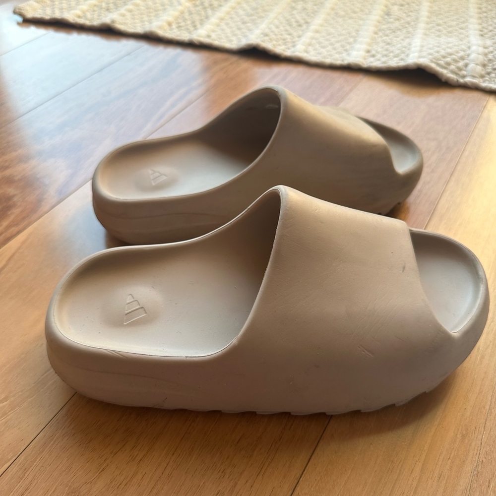 YEEZY SLIDE BONE MENS SIZE 6 WOMEN SIZE 7.5 BOX